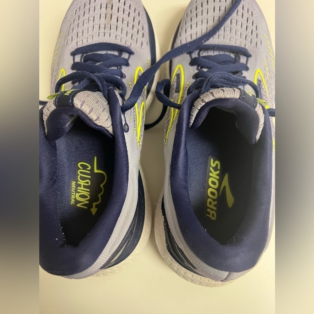 Brooks Women’s Glycerin 19 Sneaker. Size 8. Good Condition. - Picture 5 of 8